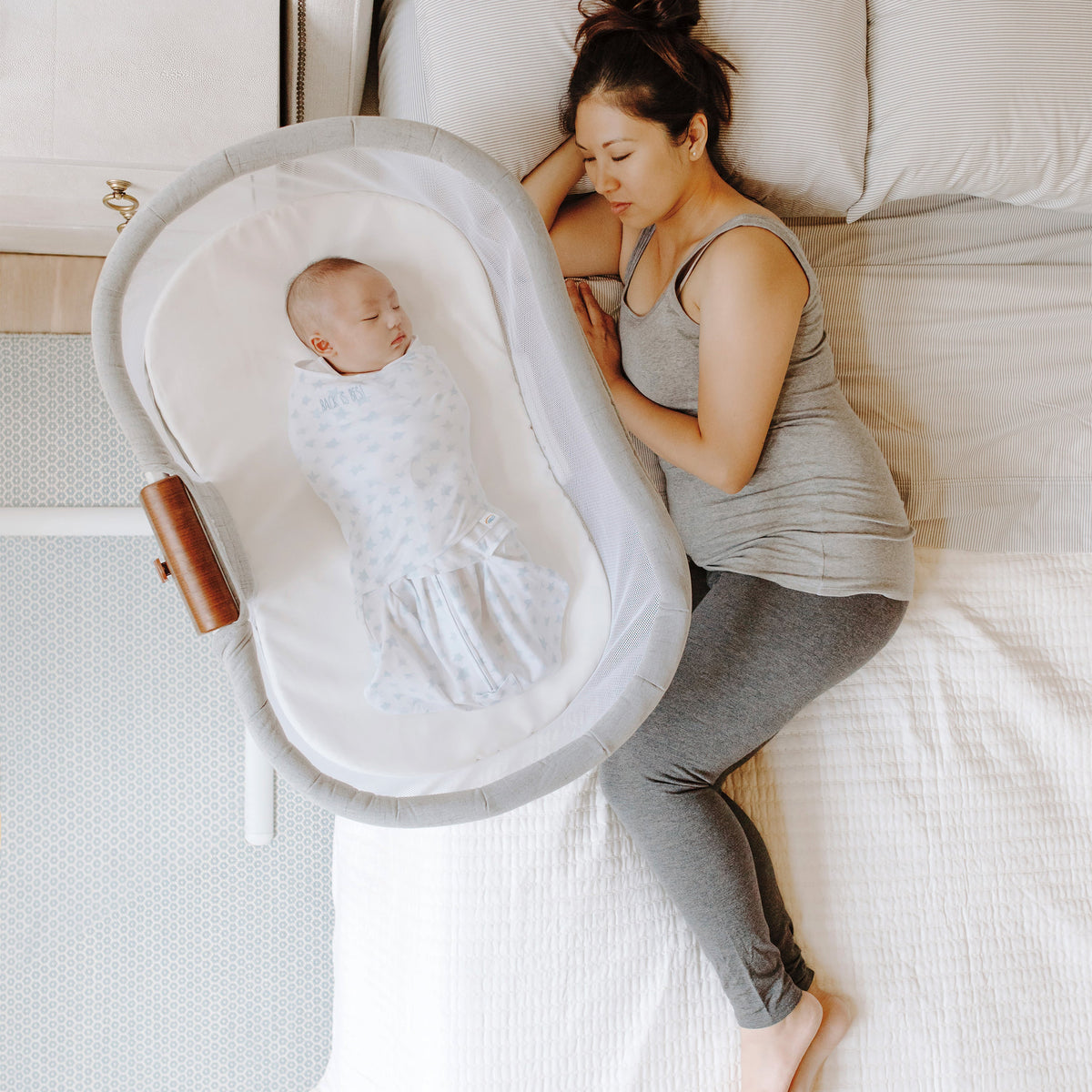 HALO BassiNest® Luxe Swivel Sleeper Bassinet