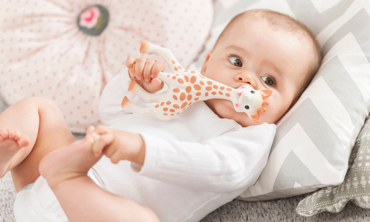 Sophie la Girafe® Teething Toy | Iconic Baby Teether – Safari Gift Box